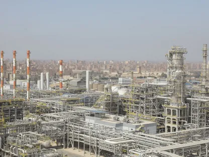 مصر ترفع طاقة التكرير 10% لمواجهة قفزة أسعار الوقود