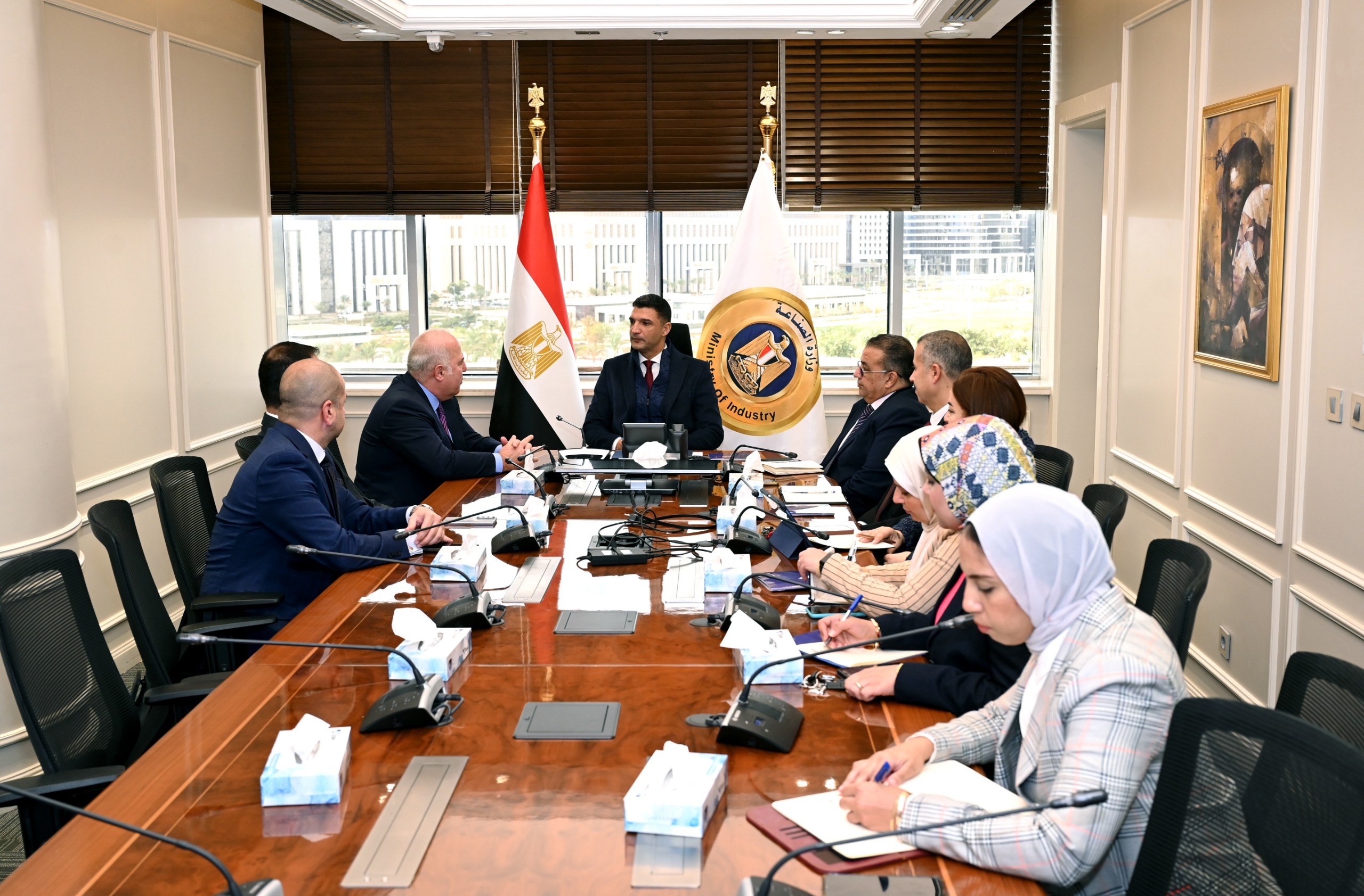 وزير الصناعة يبحث مع شركة بولاريس للتطوير الصناعي خطط التوسع بالمناطق الصناعية وجذب استثمارات جديدة
