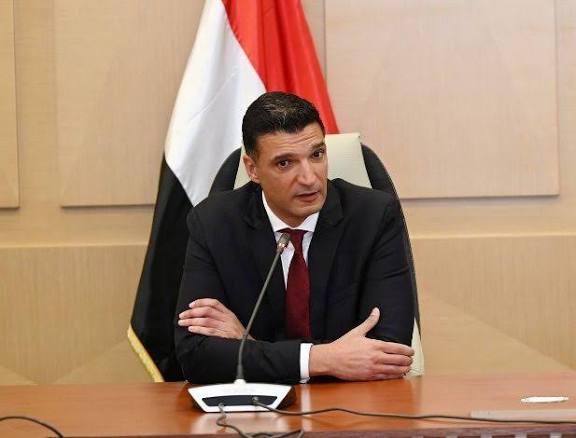 وزير الصناعة يجتمع بمصنعي السيراميك والبورسلين لبحث تحديات القطاع وسبل حلها