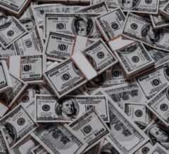 الدولار يهبط بقوة في البنوك المصرية اليوم - عربي نيوز