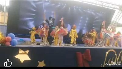 انهيار مفاجئ بمسرح مدرسة يُصيب أطفال KG2 بالذعر
