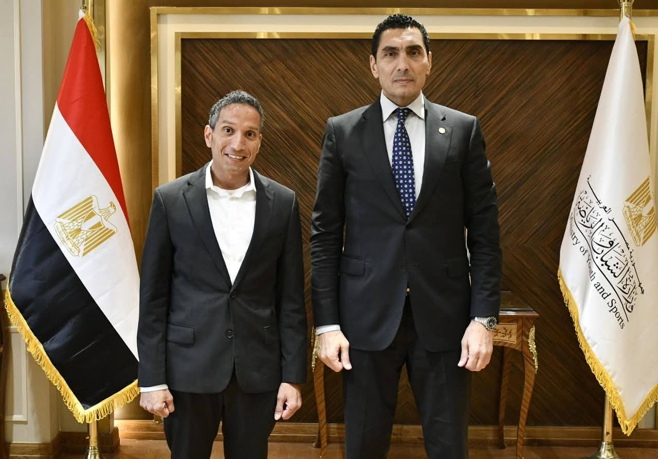وزير الشباب والرياضة يستقبل البطل المصري المشارك في سباق ماراثون الرمال بالمغرب
