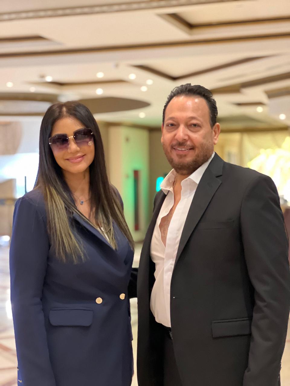 ايناس عز الدين وزوجها