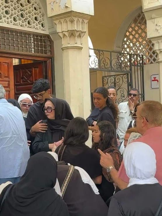 72 عامًا من الفن.. نجلاء فتحي تودع ابنتها الوحيدة