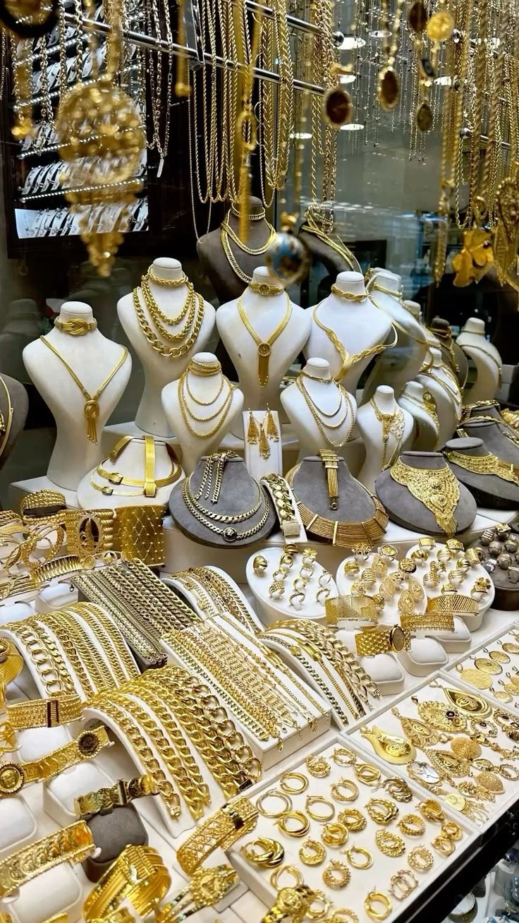 الذهب يواصل الصعود.. الأونصة تتجاوز 4600 دولار