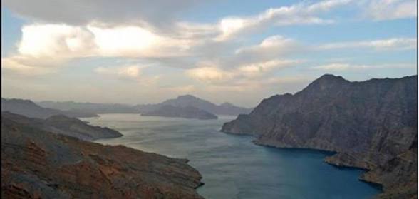 ترامب ومضيق هرمز.. 33 كيلومترًا تهز أسواق الطاقة