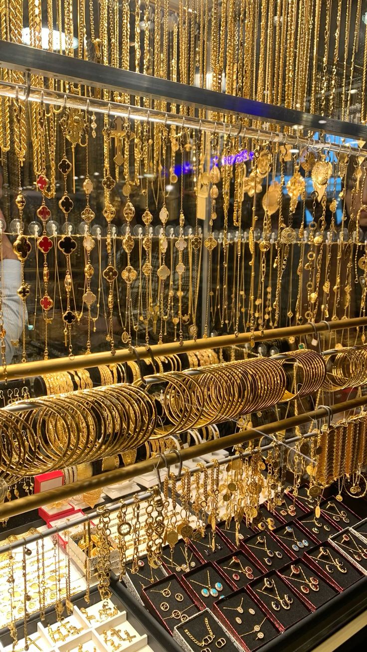 سعر الذهب اليوم في مصر.. عيار 24 عند 7119 جنيهًا