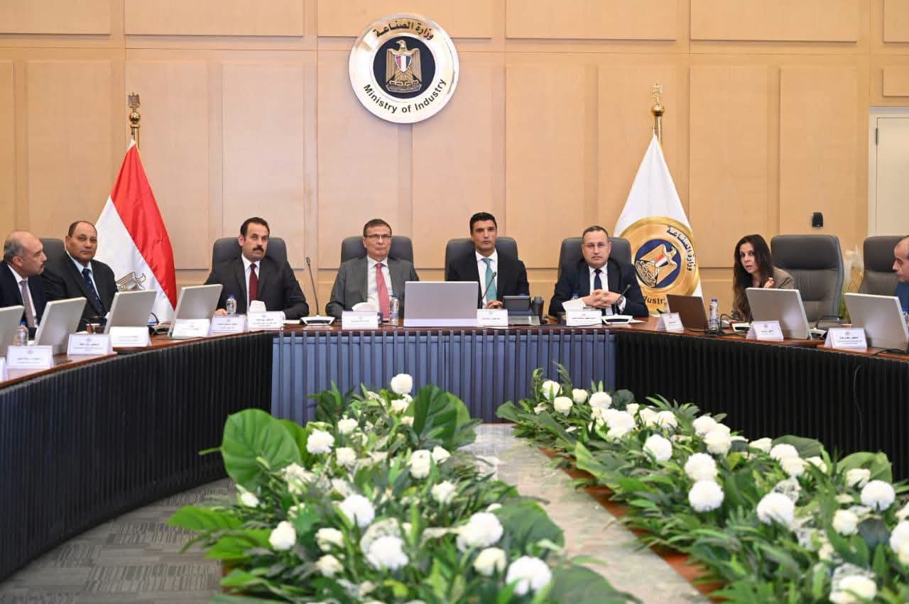 4 وزراء يبحثون تطوير زراعة وتصنيع الكتان المصري