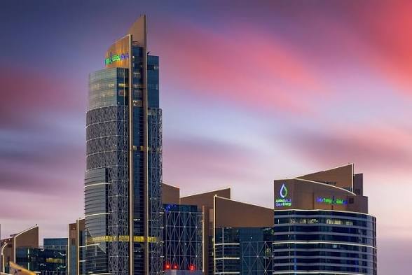 قطر للطاقة تتفاوض لتعويض خسائر الغاز بعقود أمريكية حتى 2031