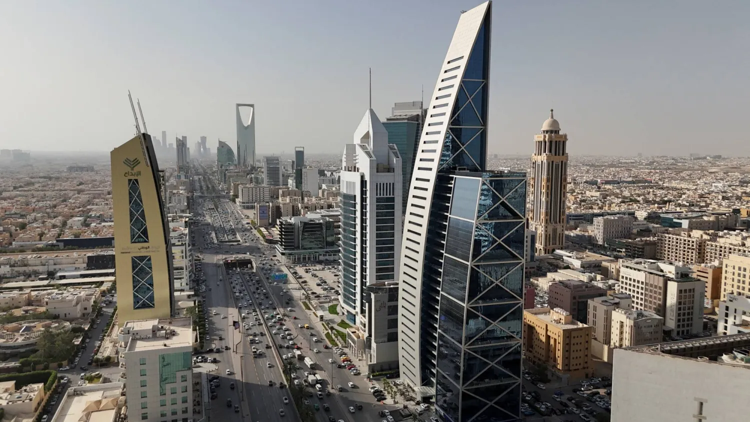 12 قتيلاً و309 مصابين.. هجوم مطار الرياض يشعل موجة إدانات دولية