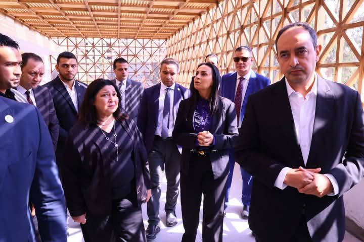 مايا مرسي تتفقد مركزًا نفسيًا للأطفال ومقر صندوق دعم الجمعيات بجسر السويس
